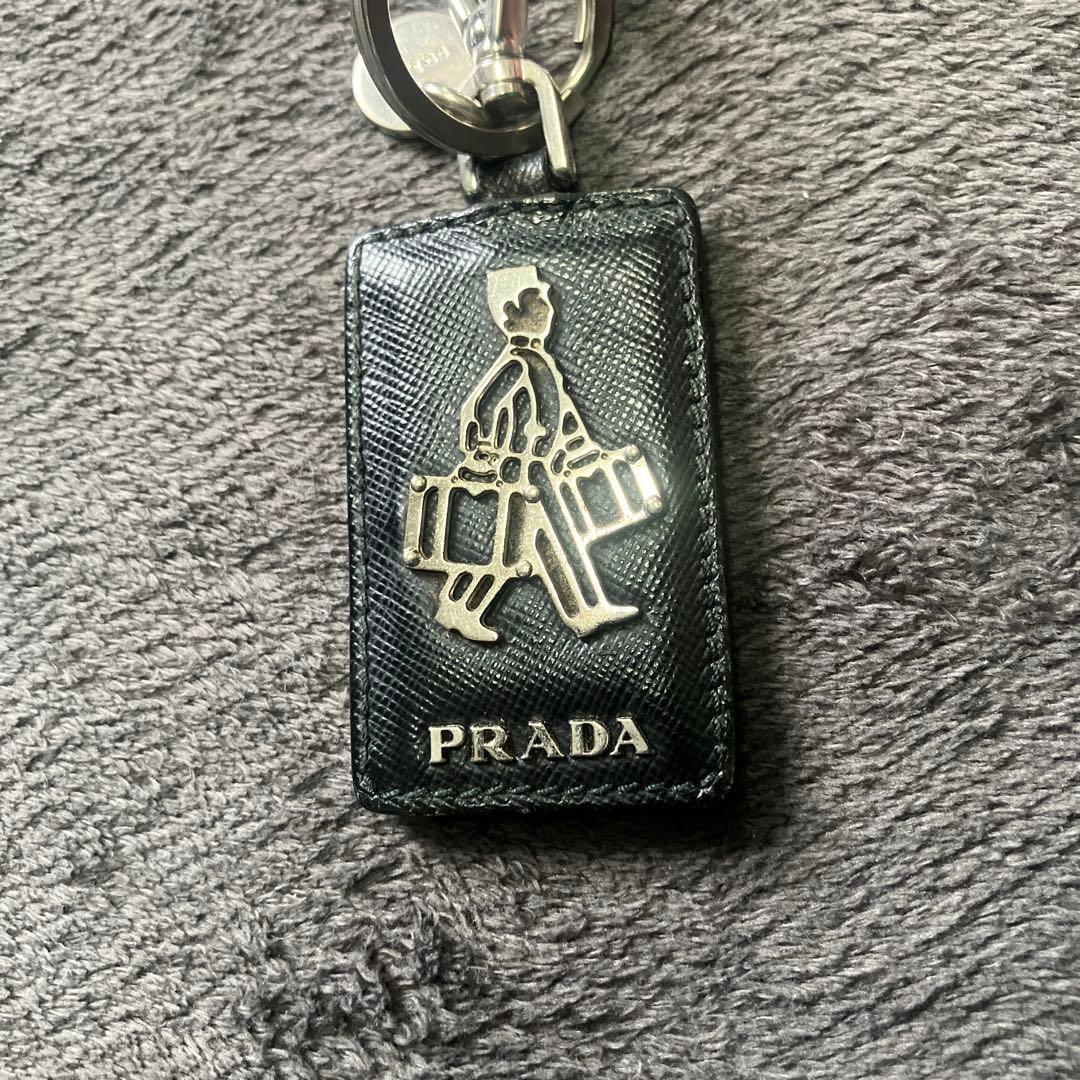 プラダ　キーホルダー　ポーター　ドアマン　ホテルマン　旅行　男　黒　ブラック