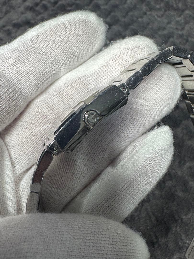 GUCCI スクエアウォッチ ブラックダイヤル