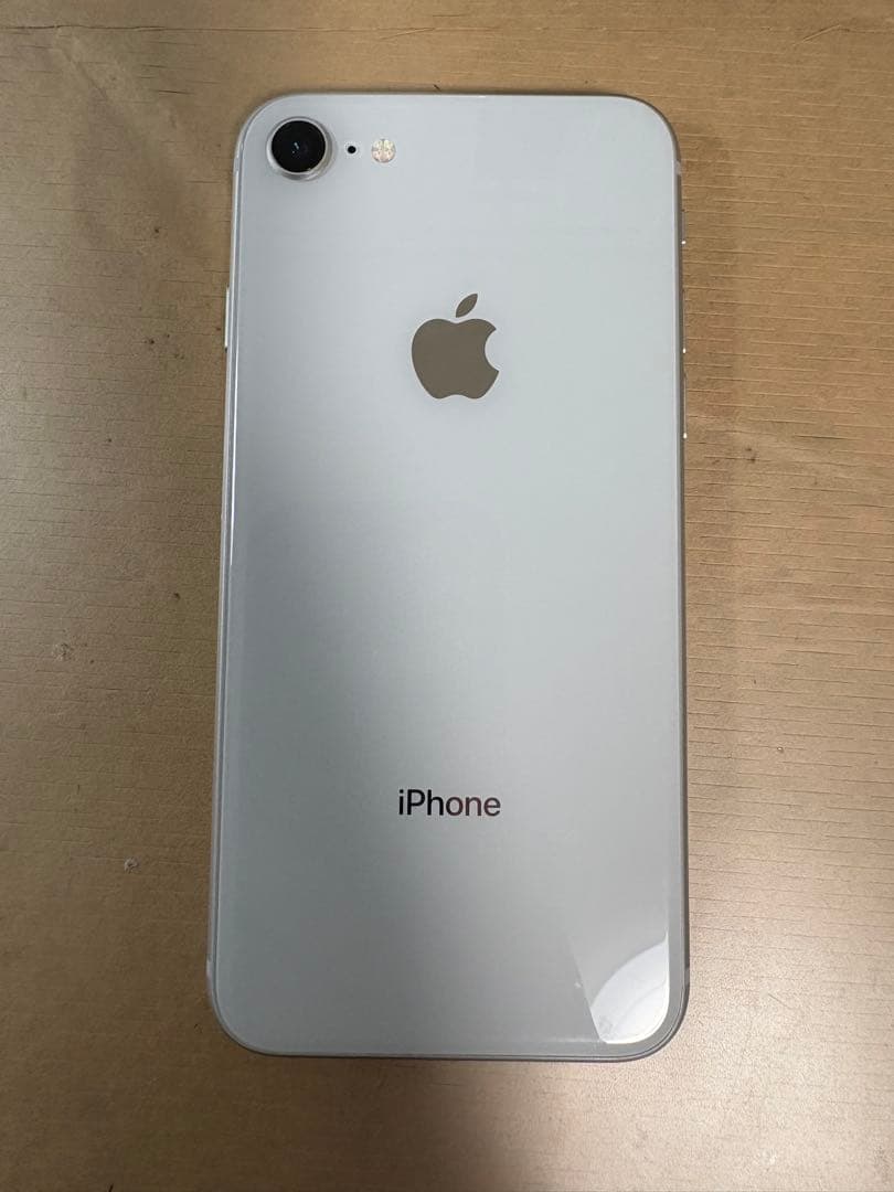 バッテリー93%iPhone 8 64GBシルバー 本体