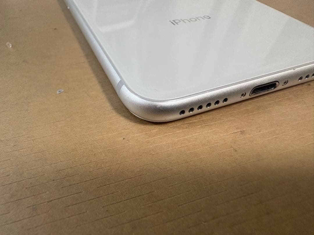 バッテリー93%iPhone 8 64GBシルバー 本体