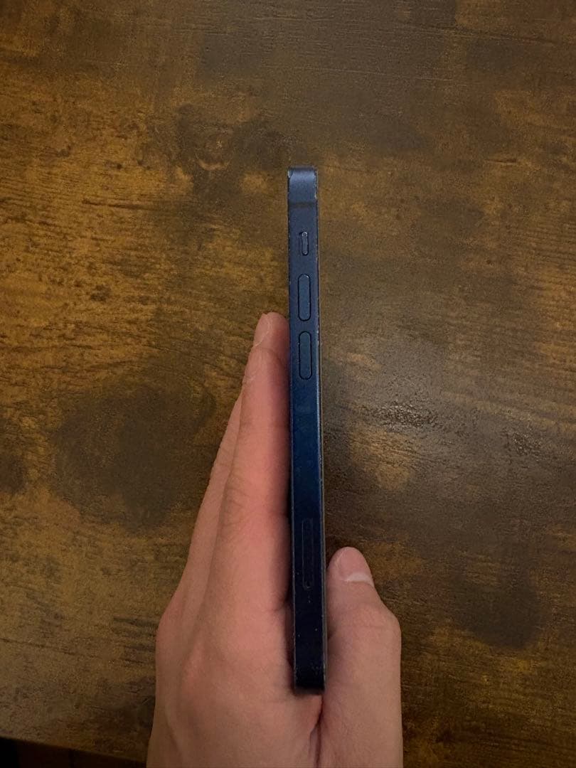 iPhone12mini 64gb バッテリー81%