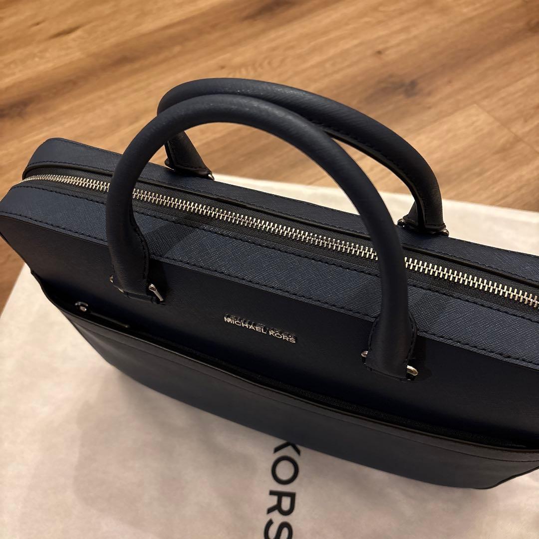 【新品、未使用】MICHAEL KORS 濃紺ブルー系　ビジネスバッグ