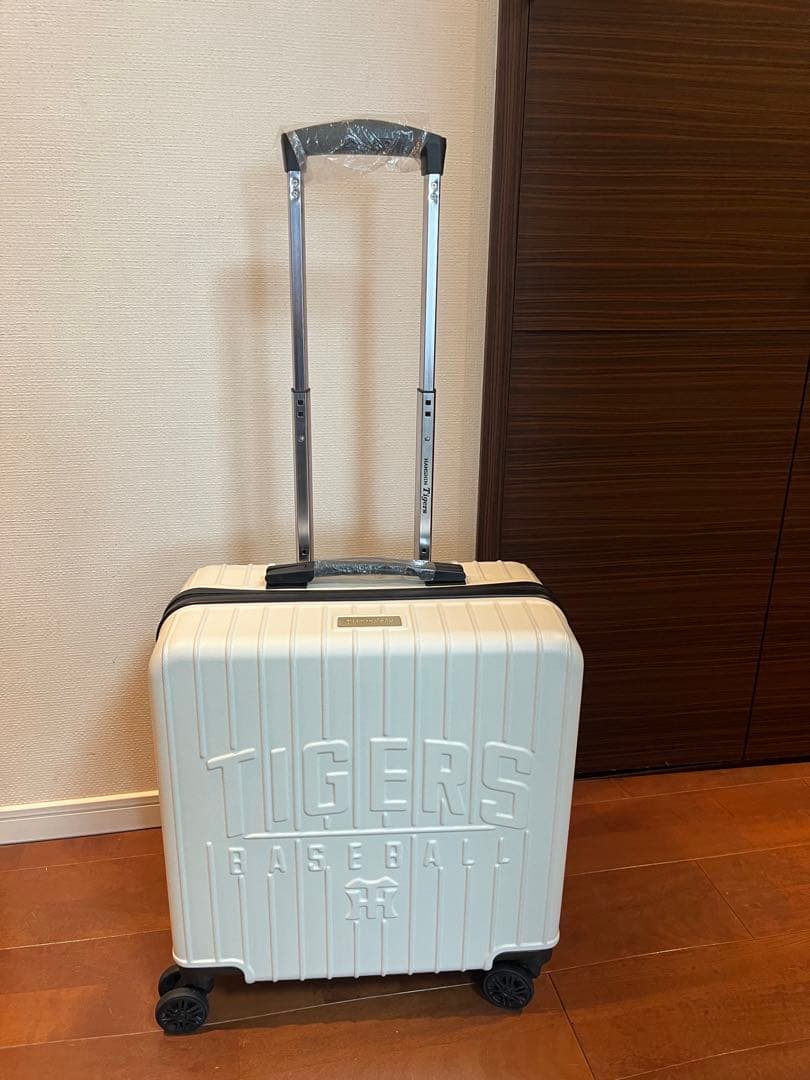 阪神タイガースダイヤモンド会員限定品新品阪神タイガース　キャリーケース ホワイト