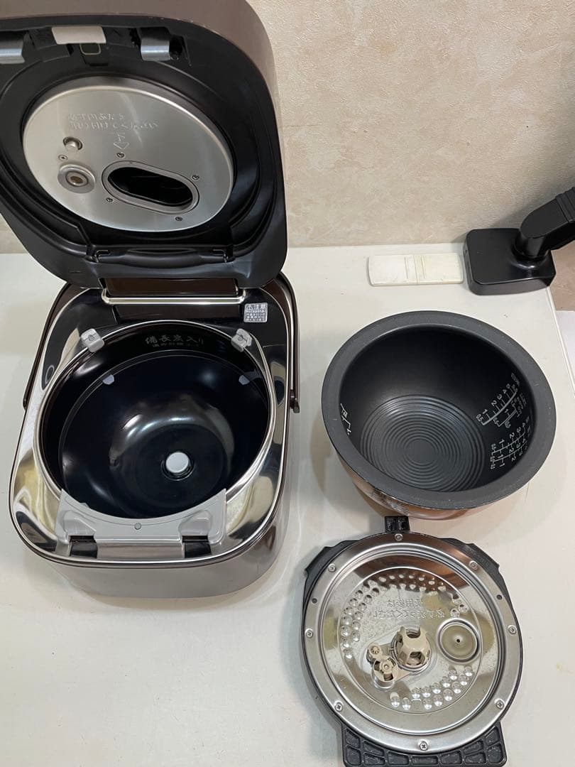 Toshiba RC-10VXE3 真空圧力IHジャー炊飯