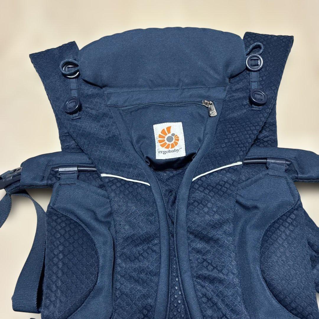 美品！エルゴオムニブリーズ　ミッドナイトブルー　ergobaby 抱っこひも