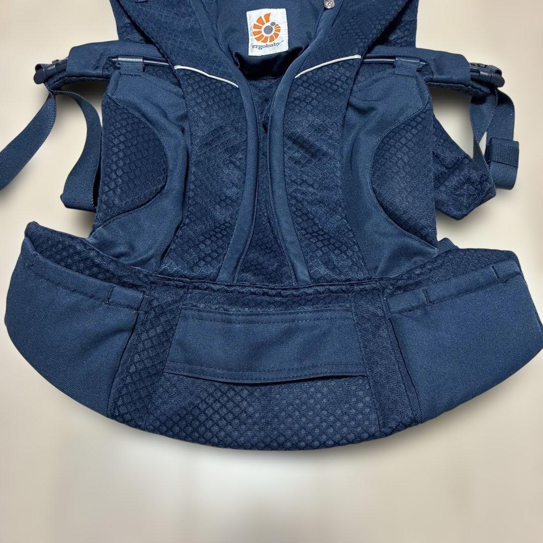 美品！エルゴオムニブリーズ　ミッドナイトブルー　ergobaby 抱っこひも