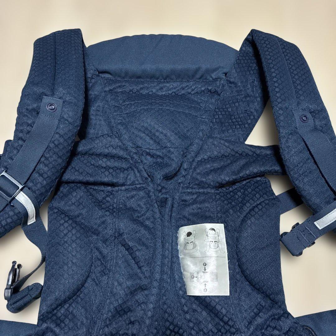 美品！エルゴオムニブリーズ　ミッドナイトブルー　ergobaby 抱っこひも