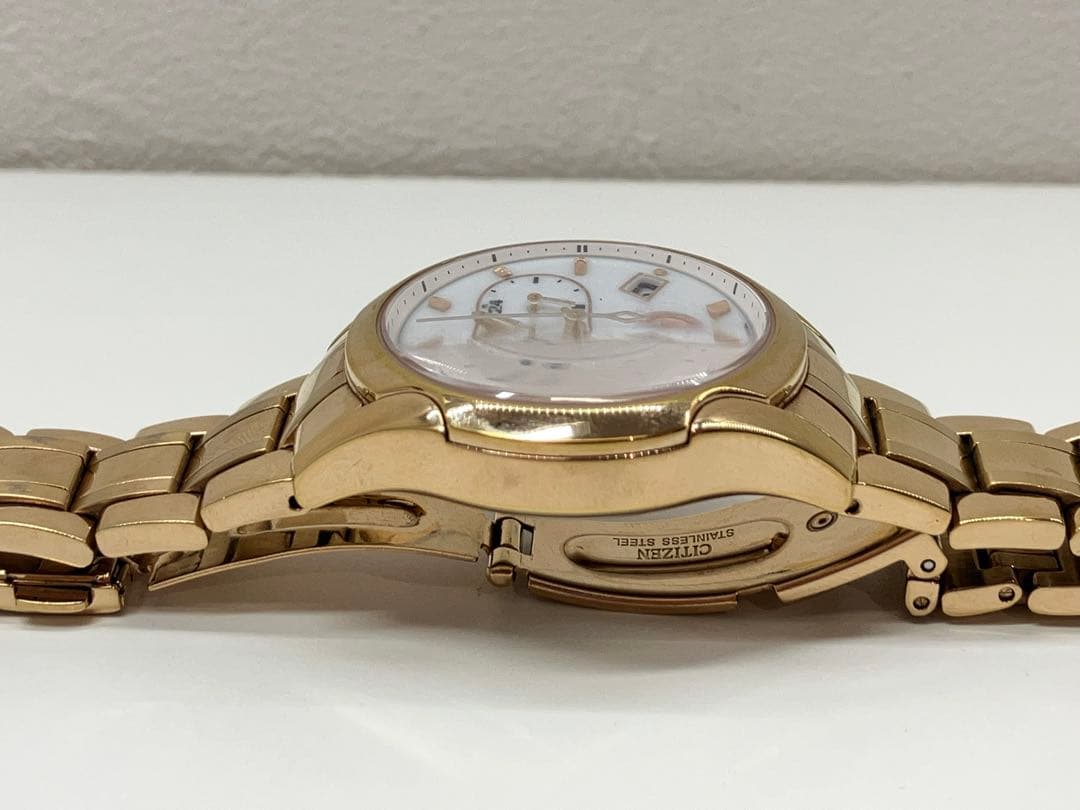 シチズン　エコ・ドライブ　白文字盤　クロノグラフ　N-H504