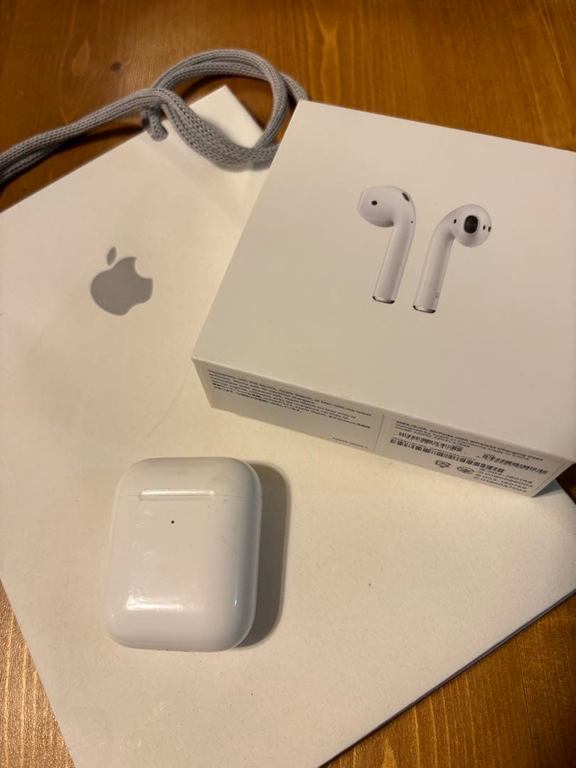 Apple AirPods 本体 充電ケース付き［ジャンク品］