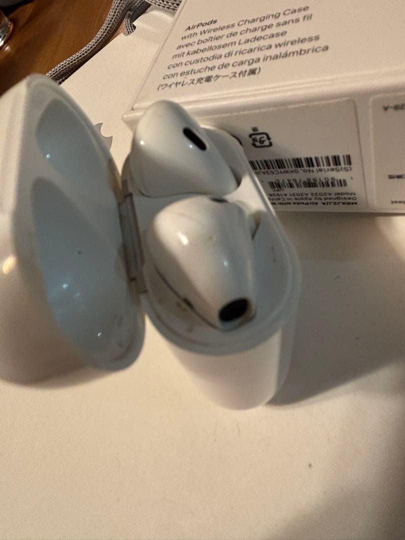 Apple AirPods 本体 充電ケース付き［ジャンク品］