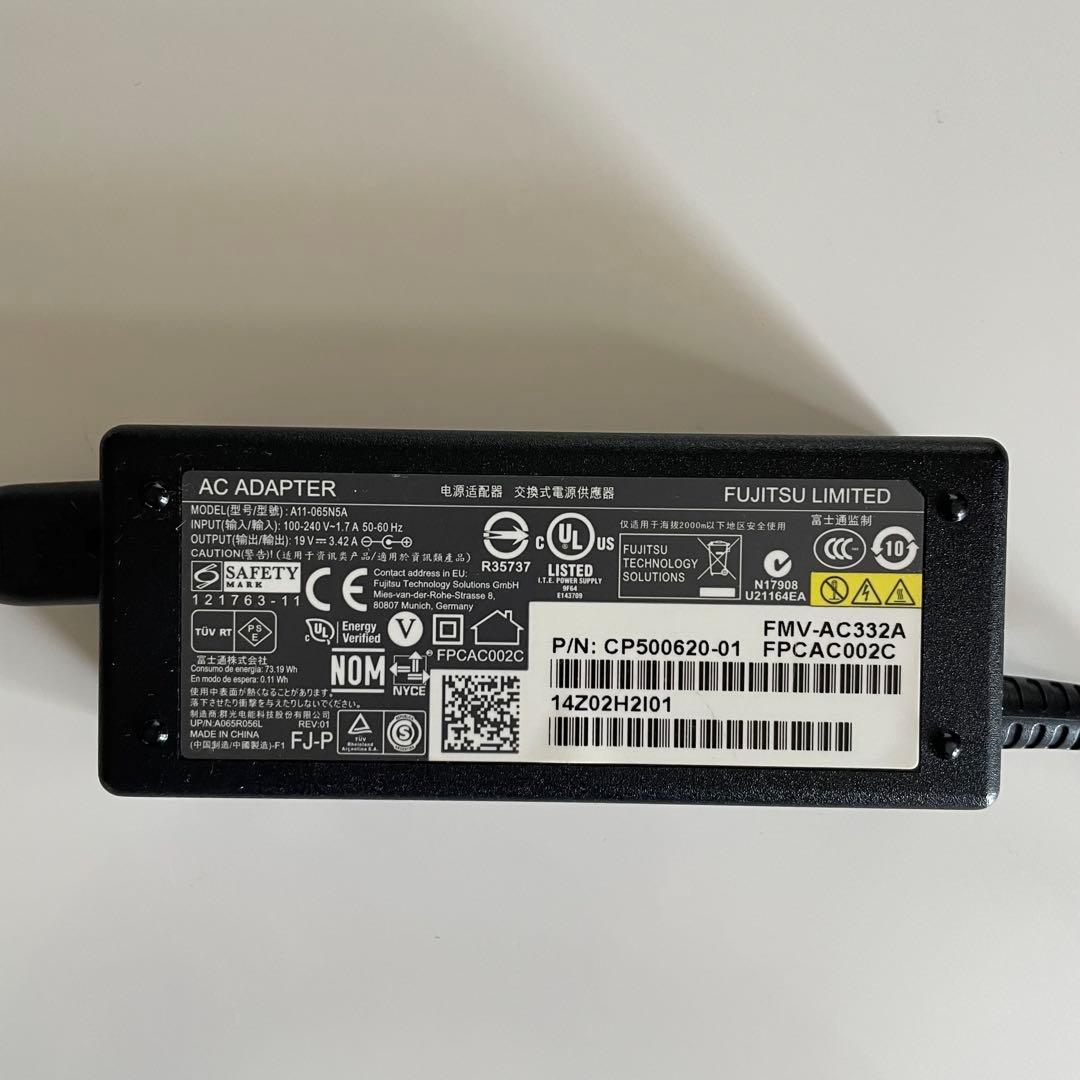 Fujitsu LIFEBOOK 15.6インチ ホワイト AH53/U