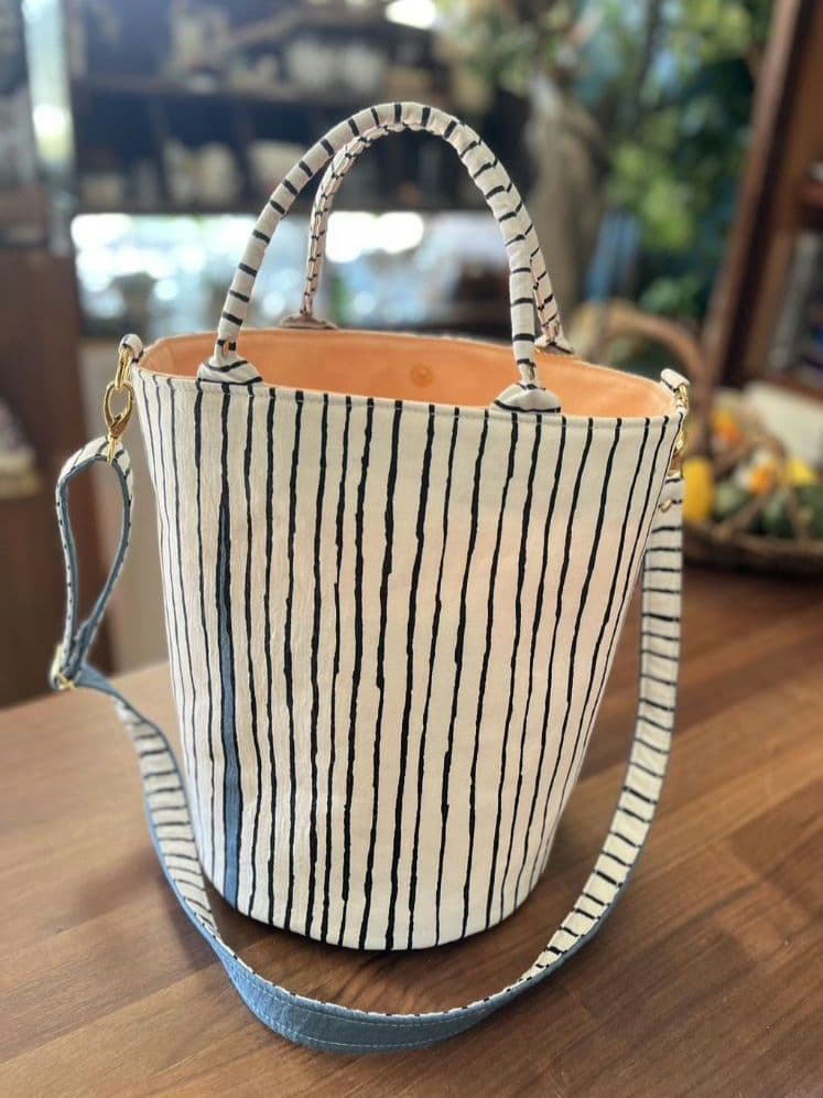 ミナペルホネン『たくさん入る2wayバケツ型トートバッグ』ショルダーストラップ付