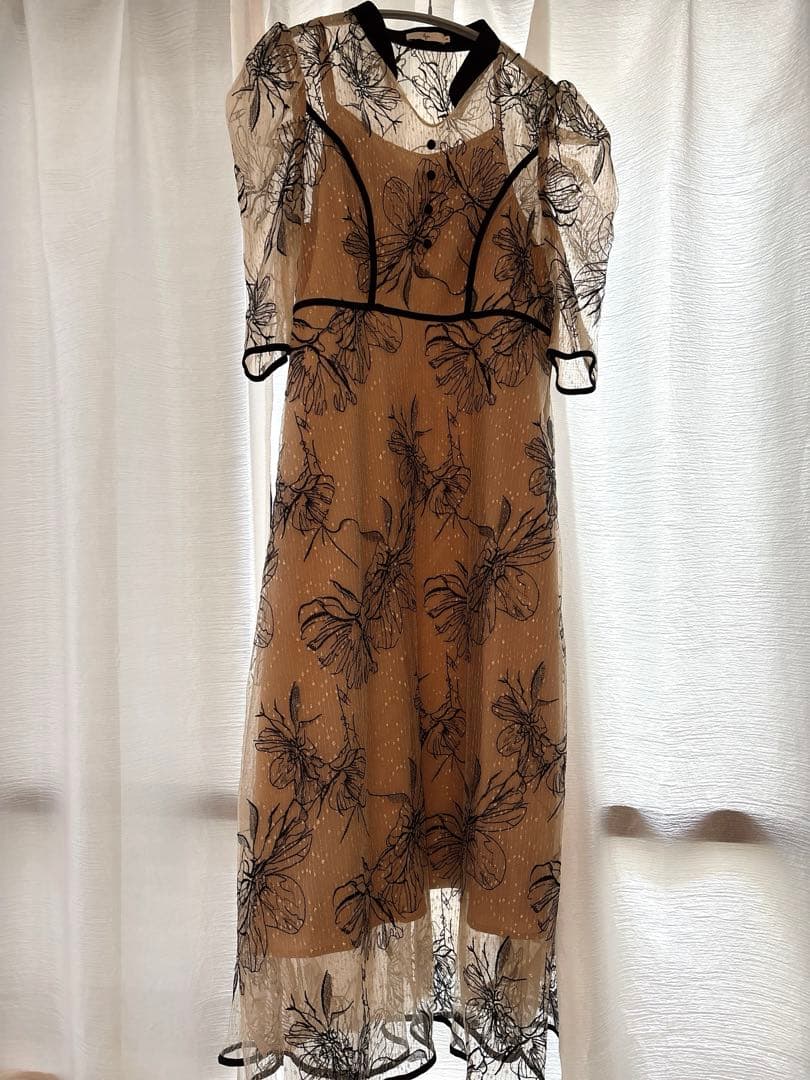 leja 花柄刺繍 ドレス☆ ベージュS