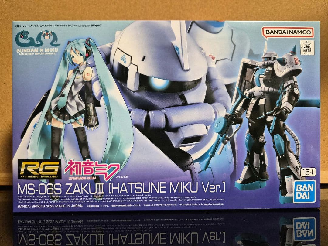 ロボット RG MS-06S ZAKU II (HATSUNE MIKU Ver.)