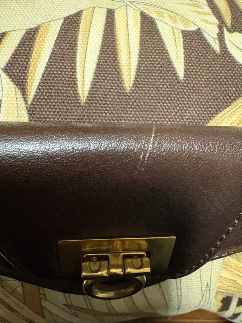 フェラガモ　葉柄ハンドバッグ