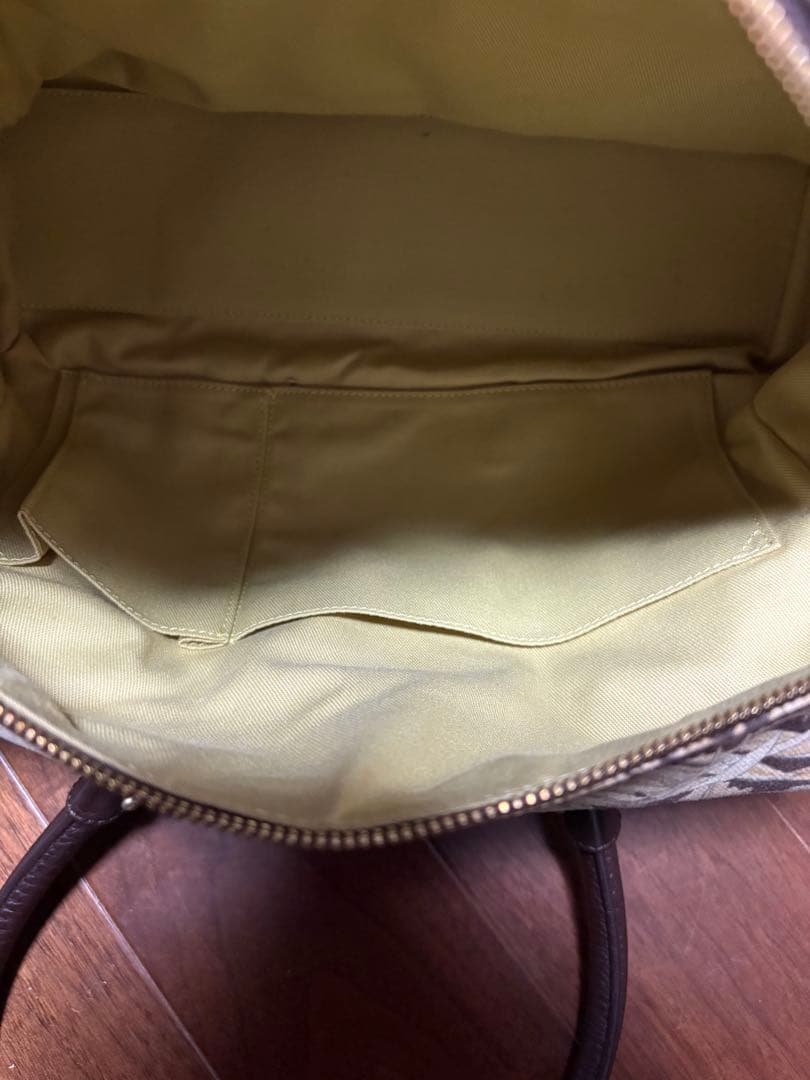 フェラガモ　葉柄ハンドバッグ