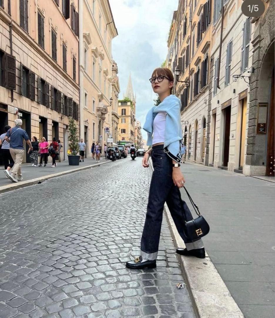 川口春奈　着用　フェンディ デニム　FENDI 2023年