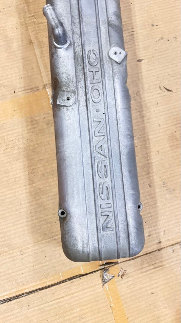 NISSAN L型エンジン　タペットカバー
