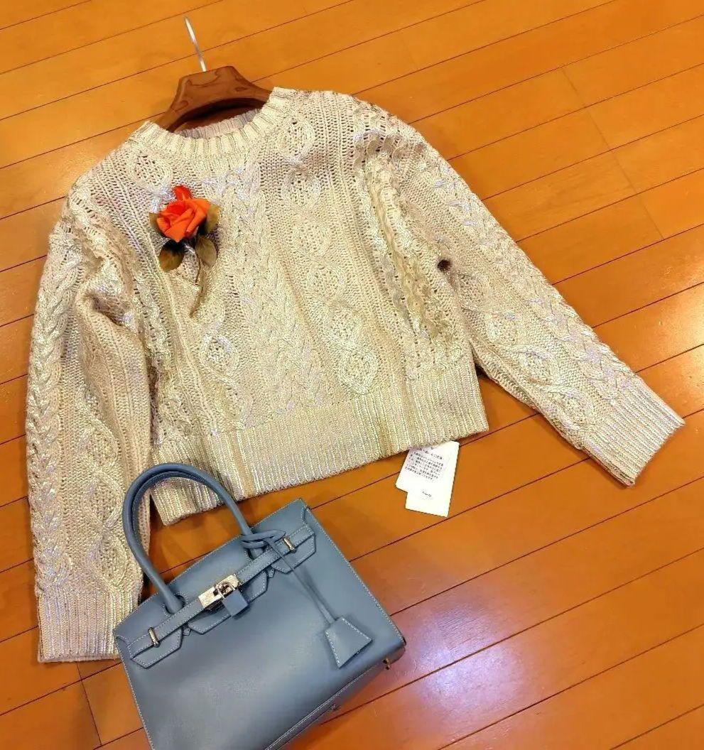 プラスオトハ 箔デザイン ケーブルニットプルオーバートップス