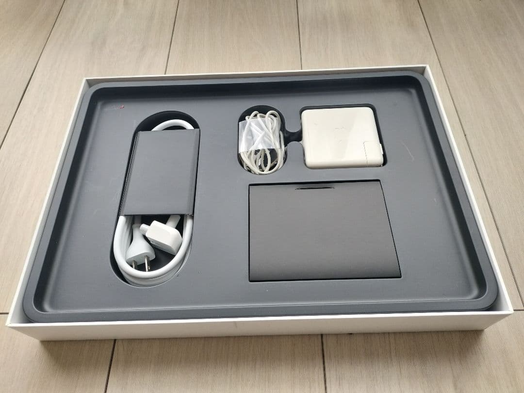 ★Apple MacBook Pro 2015 Retinaディスプレイ　箱付き