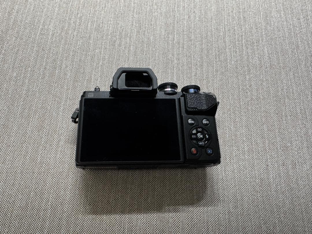 OLYMPUS ミラーレス一眼 OM-D EM10 Mark III ボディ