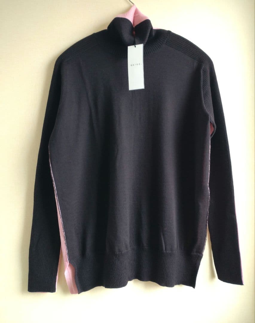 【未使用タグ付き】BEIGE，バイカラーウールタートルニット