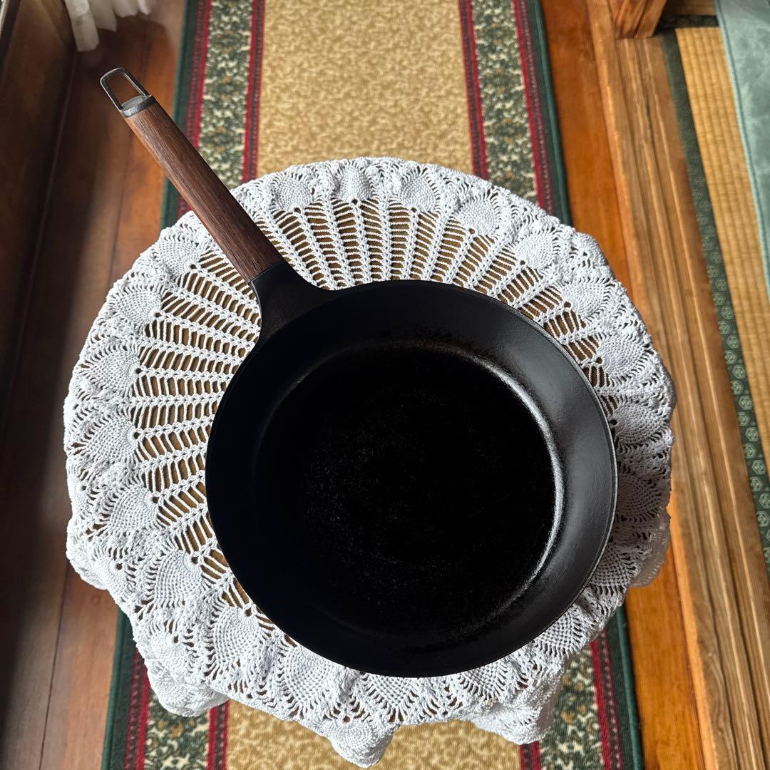 パーミュキラ 鋳鉄製フライパン 木製ハンドル ウォルナット