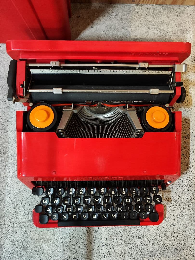 オリベッティ　タイプライター