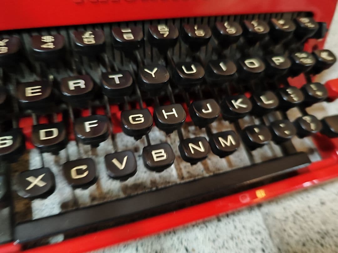 オリベッティ　タイプライター