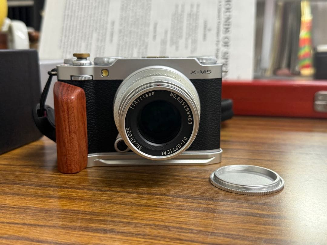 TTArtisan 35mm f/1.4 シルバー レンズ