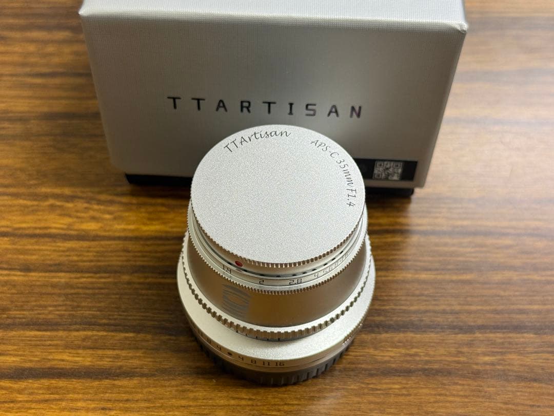 TTArtisan 35mm f/1.4 シルバー レンズ