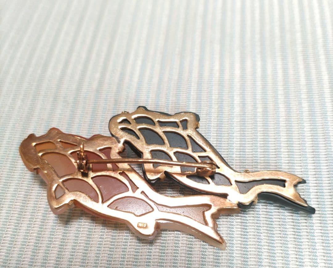 鯉　ブローチ　金属　天然石　K18