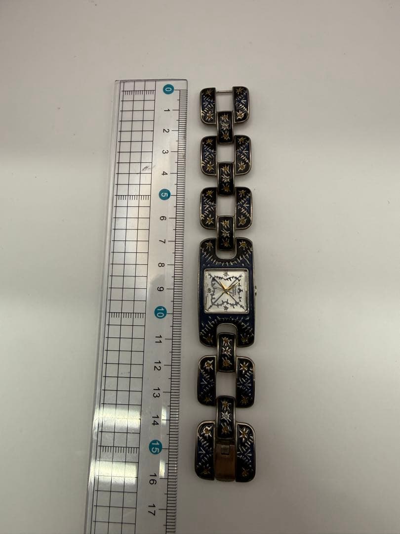 【箱・取説付き】　不動品　ヴィヴィアン時計【2】