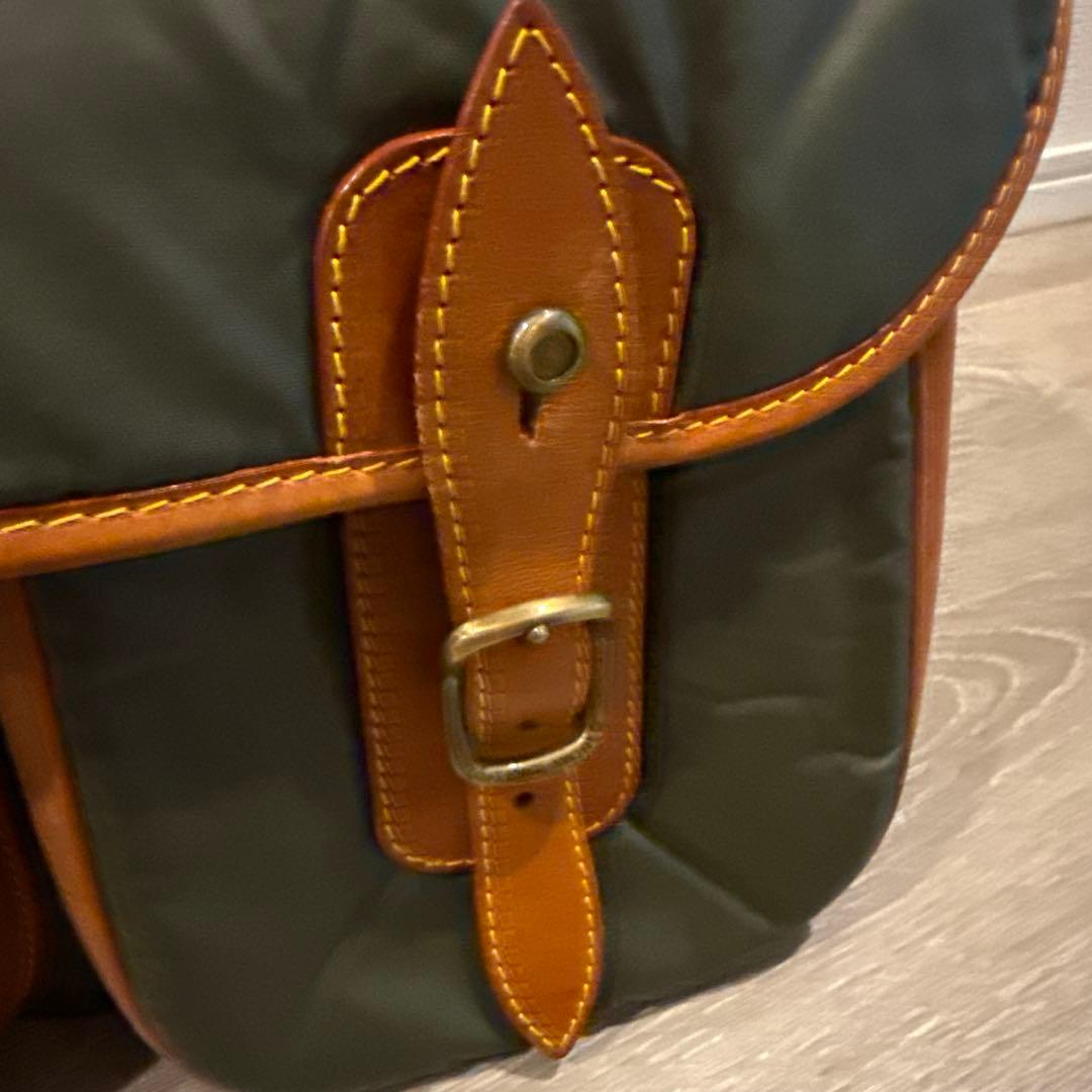 【美品】ハンティングワールド バチューサーパス カーキ系 メッセンジャーバッグ