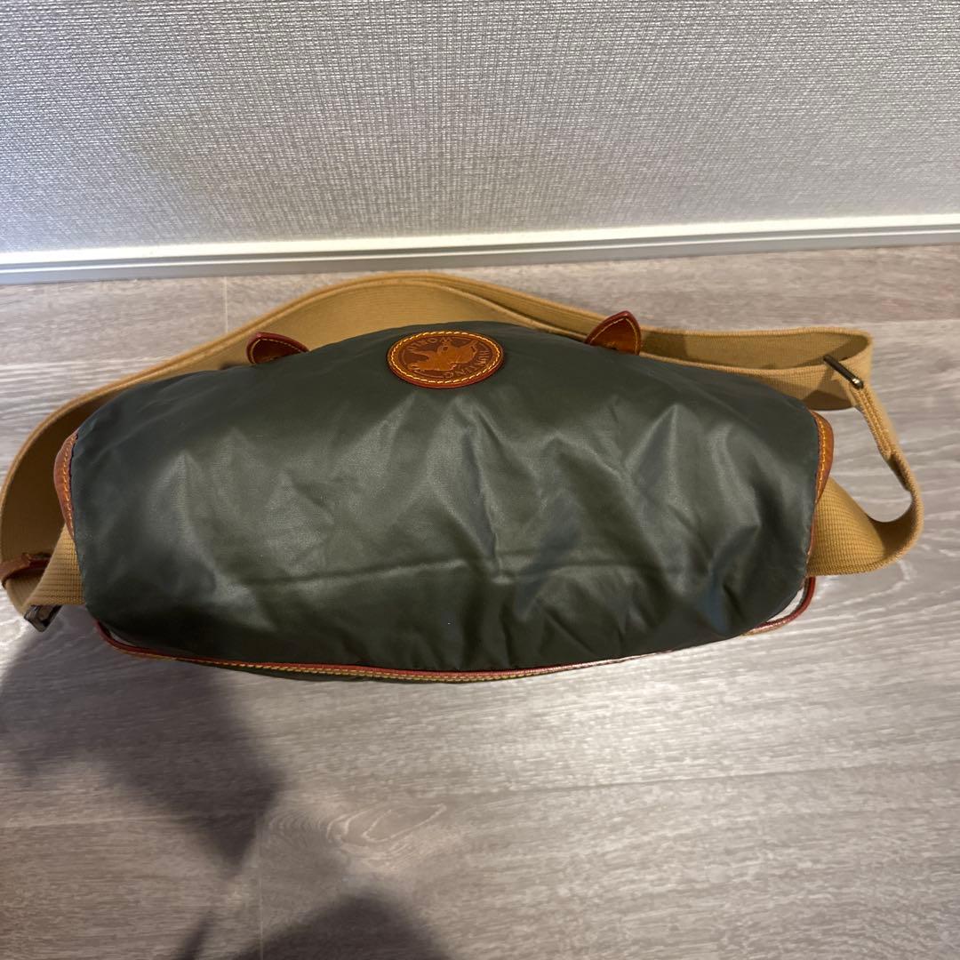 【美品】ハンティングワールド バチューサーパス カーキ系 メッセンジャーバッグ