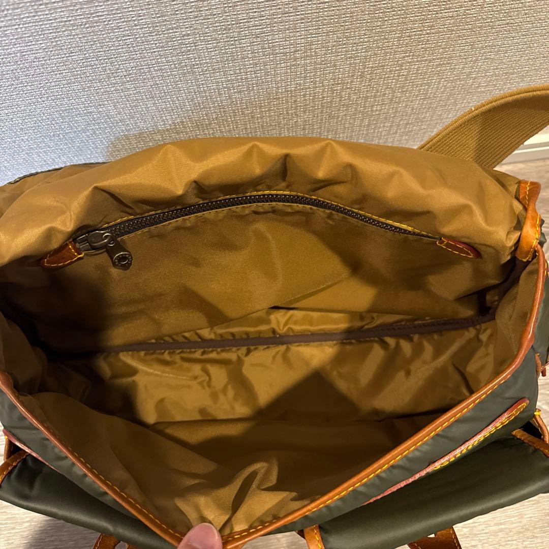 【美品】ハンティングワールド バチューサーパス カーキ系 メッセンジャーバッグ