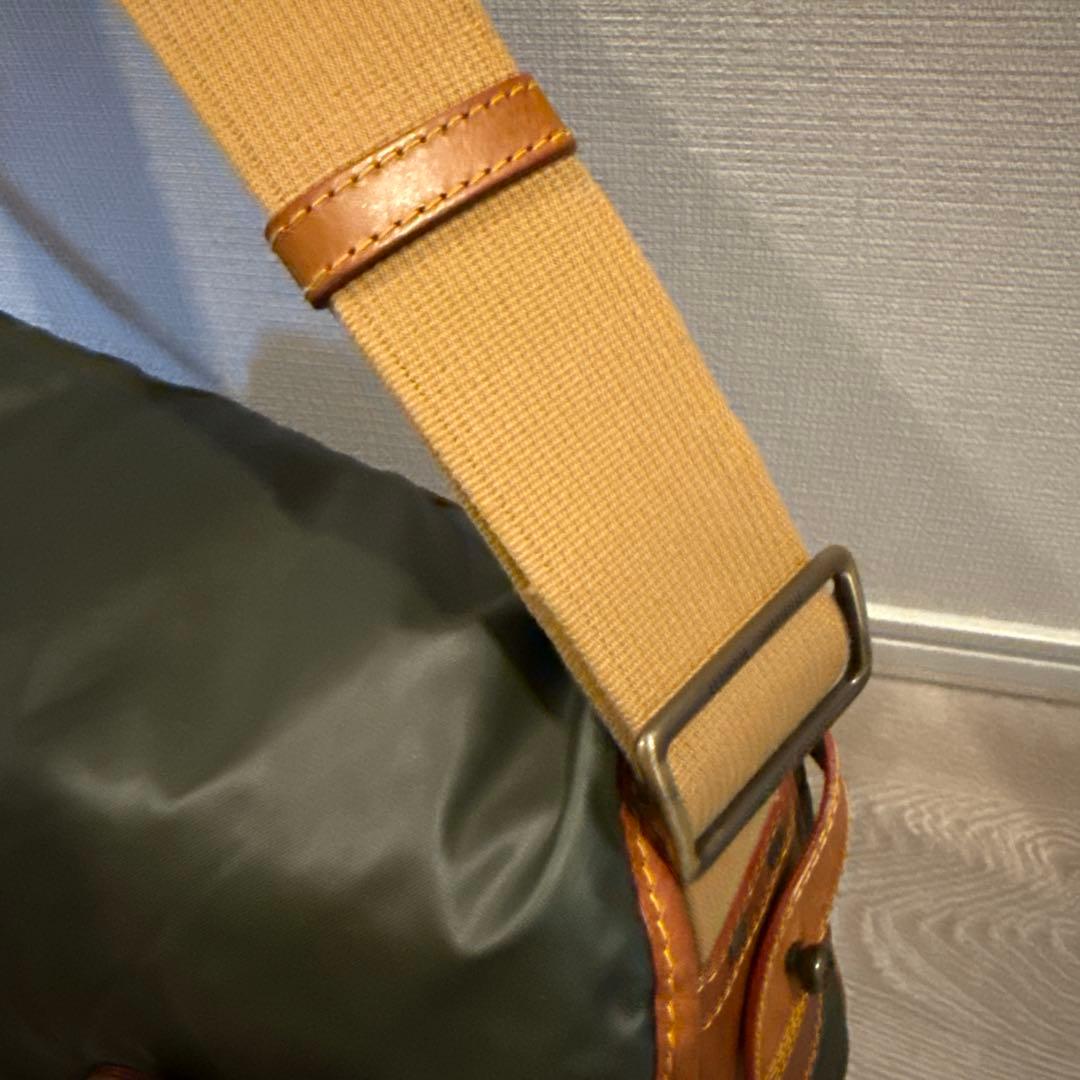 【美品】ハンティングワールド バチューサーパス カーキ系 メッセンジャーバッグ