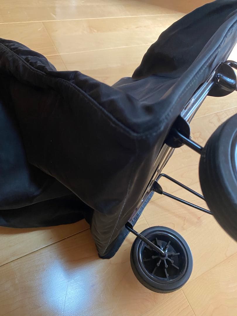 【希少⭐️入手困難】PRADA ショッピングカート　旅行バック　便利なキャリー付き