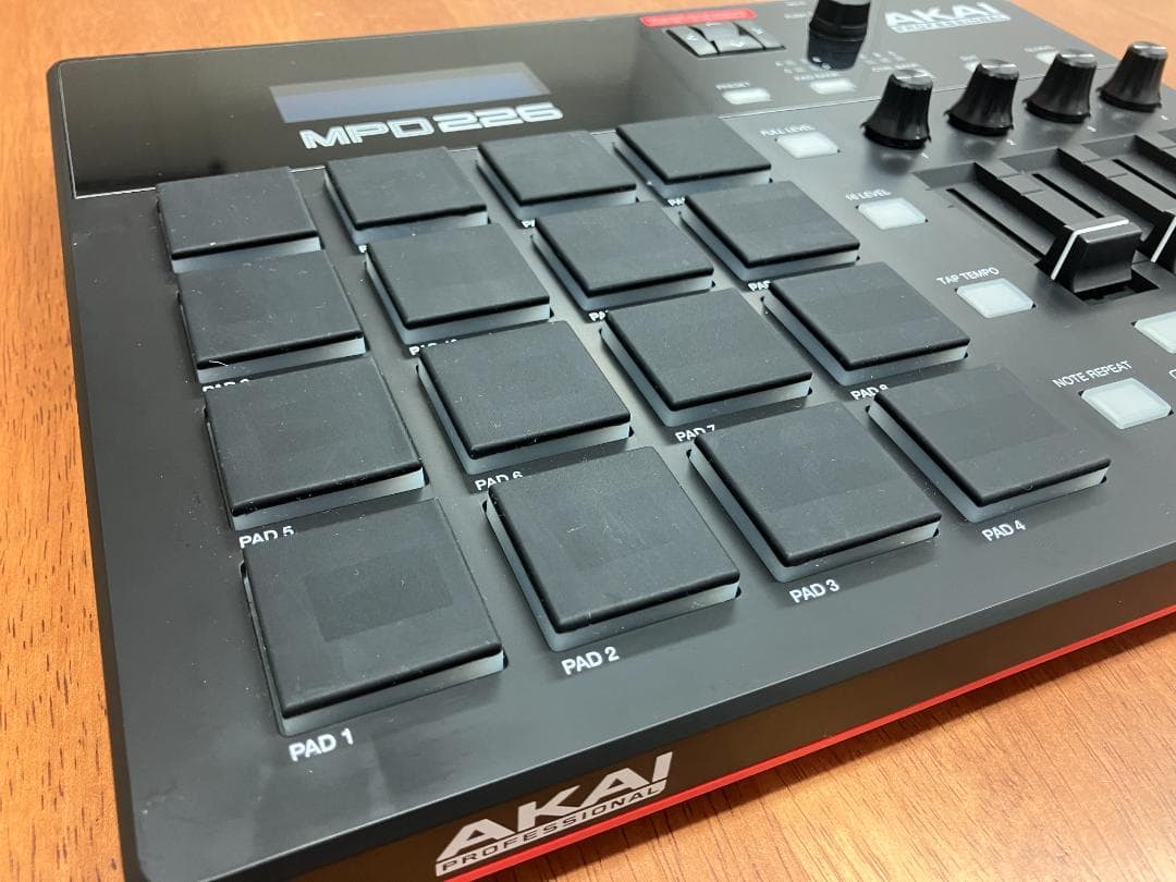 AKAI MPD226 ①