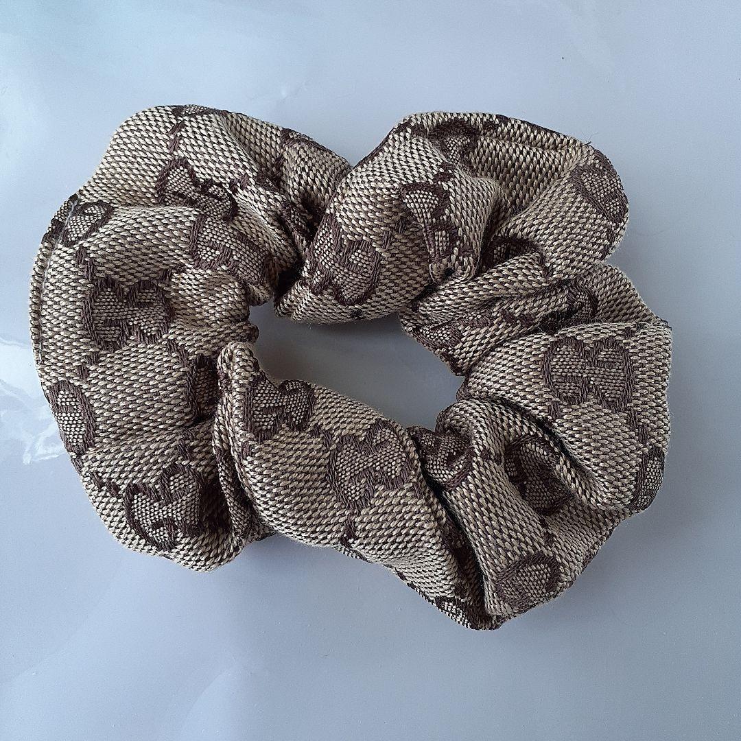 し*ー様 GUCCI グッチ ノベルティ シュシュ ブラウン ログパターン ヘア