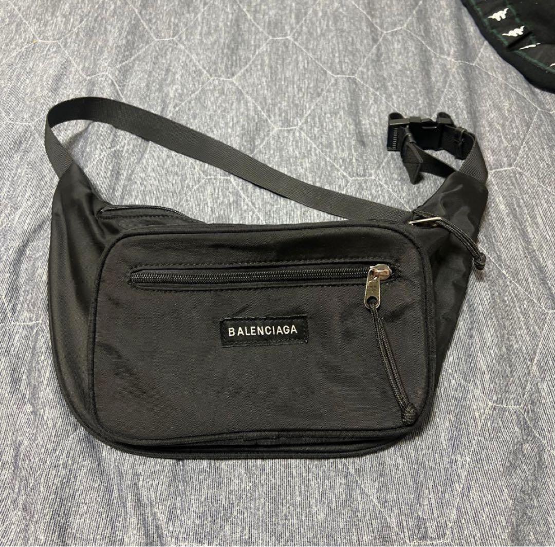 BALENCIAGA ボディバッグ ブラック　バレンシアガ