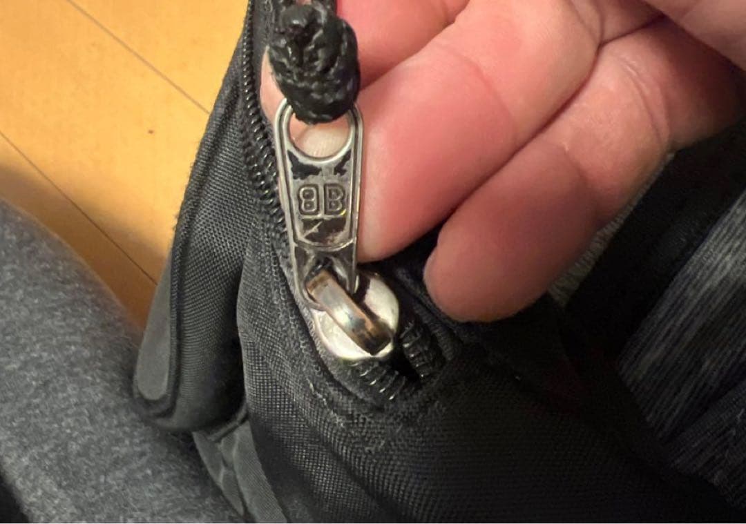 BALENCIAGA ボディバッグ ブラック　バレンシアガ