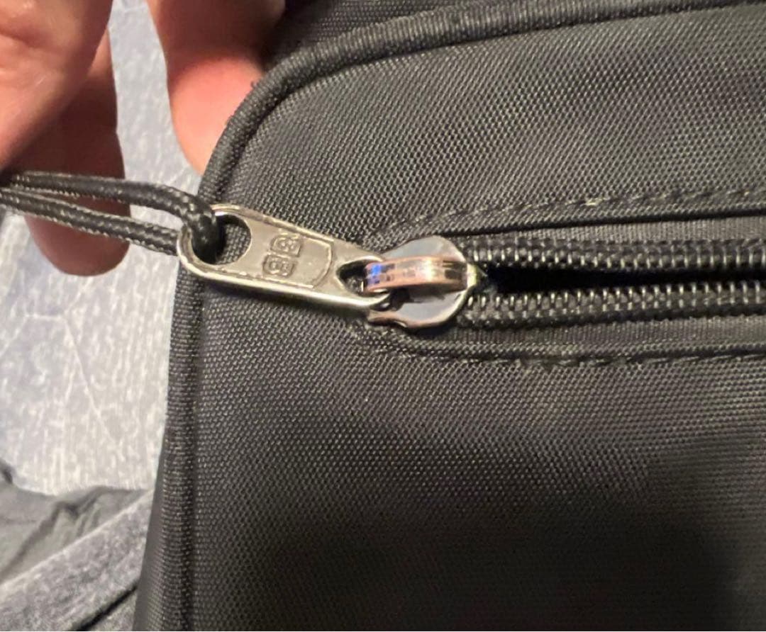 BALENCIAGA ボディバッグ ブラック　バレンシアガ