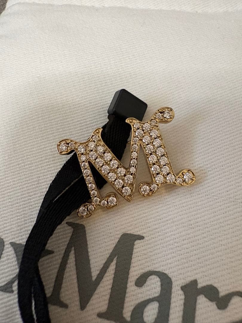 MaxMara M字型ブローチ