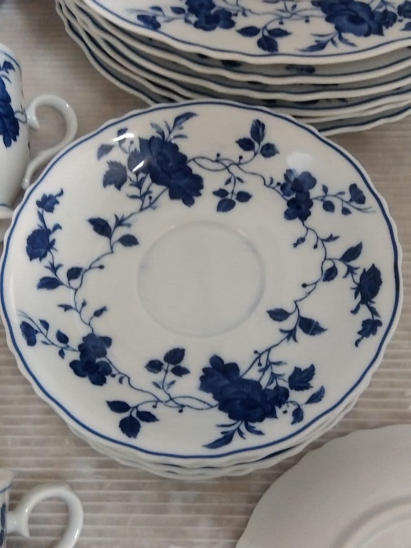 ロイヤルマイセン　カップ＆ソーサー、ボウル、プレート　36pc