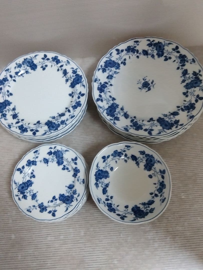 ロイヤルマイセン　カップ＆ソーサー、ボウル、プレート　36pc