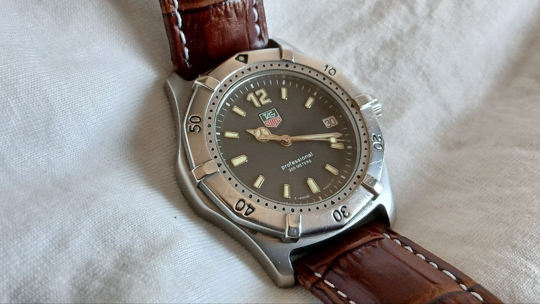 TAG Heuer タグ ホイヤー 腕時計　プロフェッショナル 200シリーズ