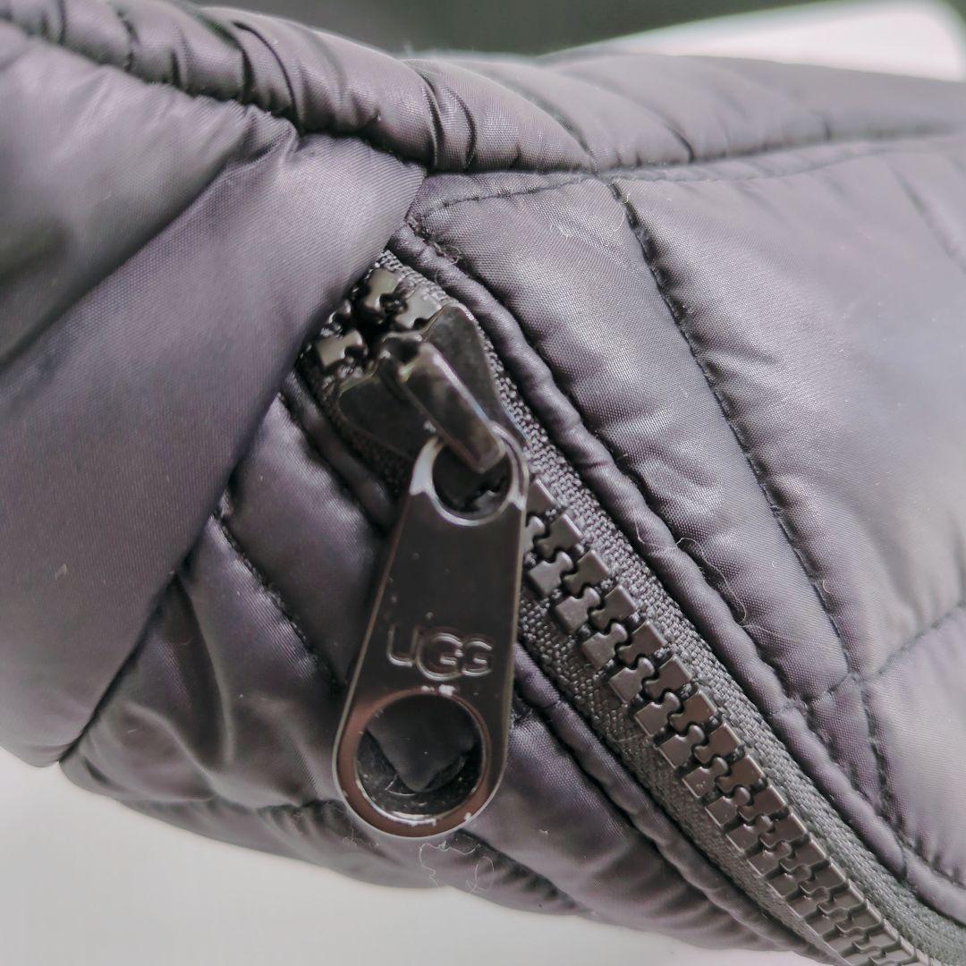 【美品】UGG　ボディバッグ　ウエストポーチ　キルティング　アグ　男女兼用