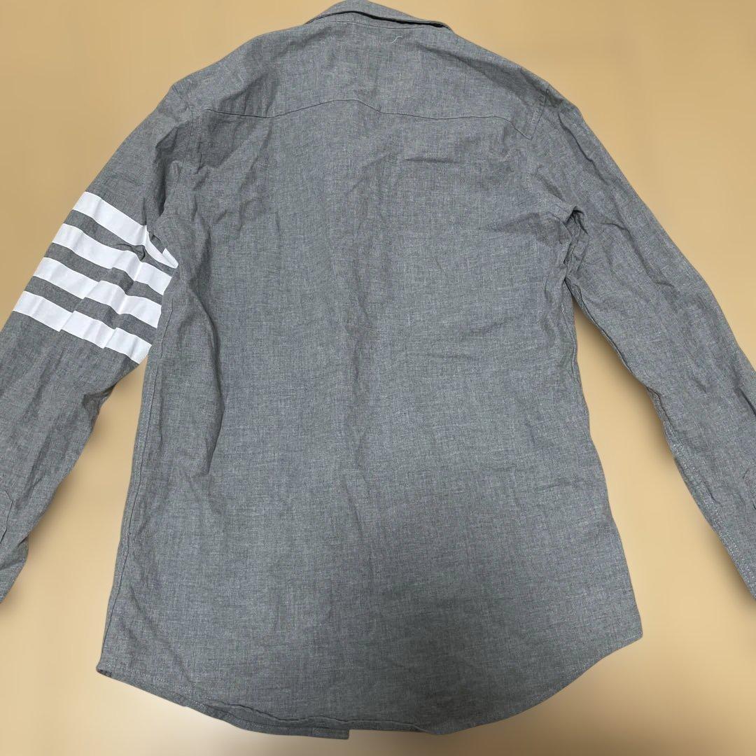 THOM BROWNE グレー ストライプ袖 シャツ