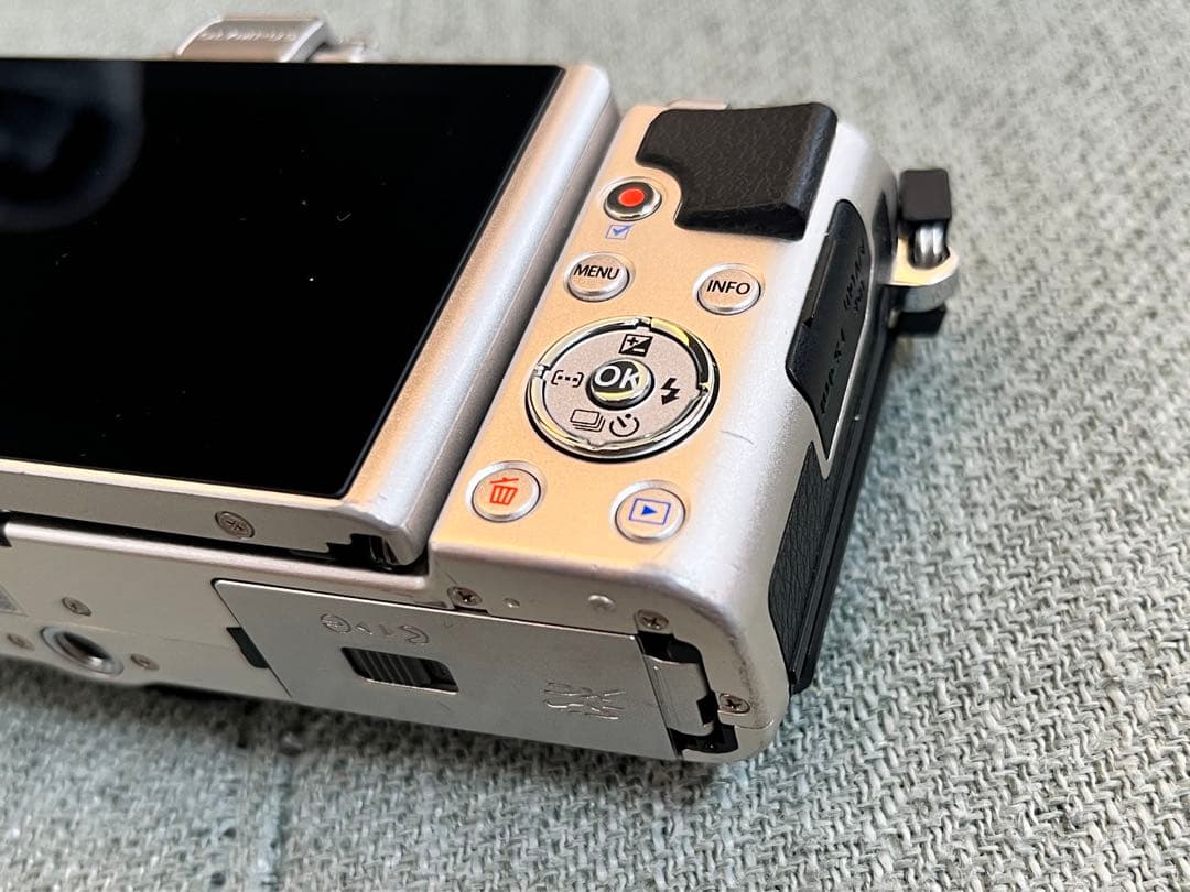 OLYMPUS PEN E-PL7ミラーレス一眼 カメラセット